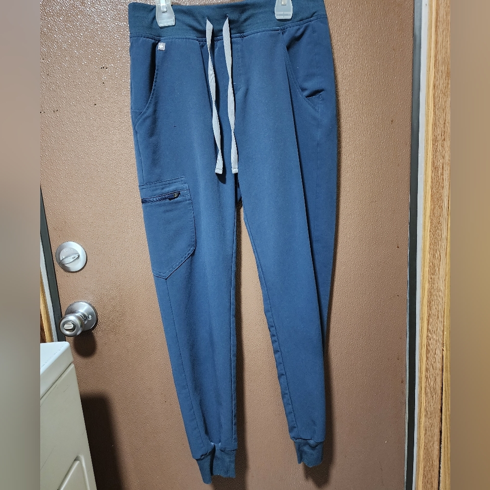Figs dark harbor scrub joggers no stains great shape!